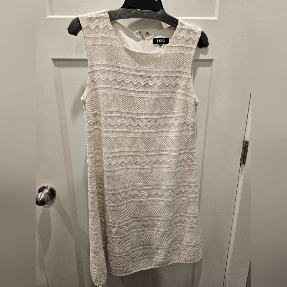 DKNY Cream Lace Lined Shift Sleeveless Dress Back Zip Size 6